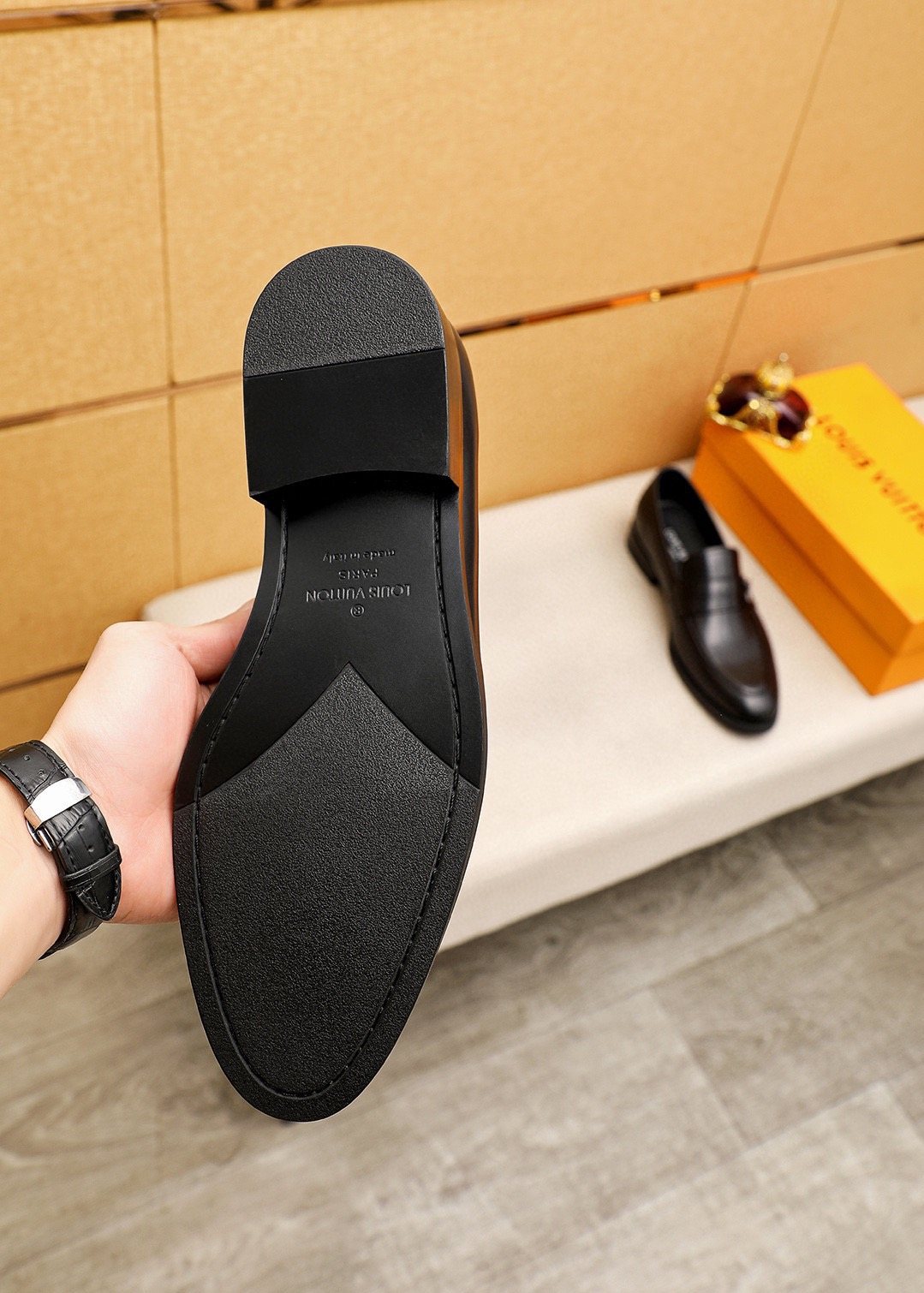微商相册测试鞋子-Louis Vuitton Black LV Hardware Loafers — detail
