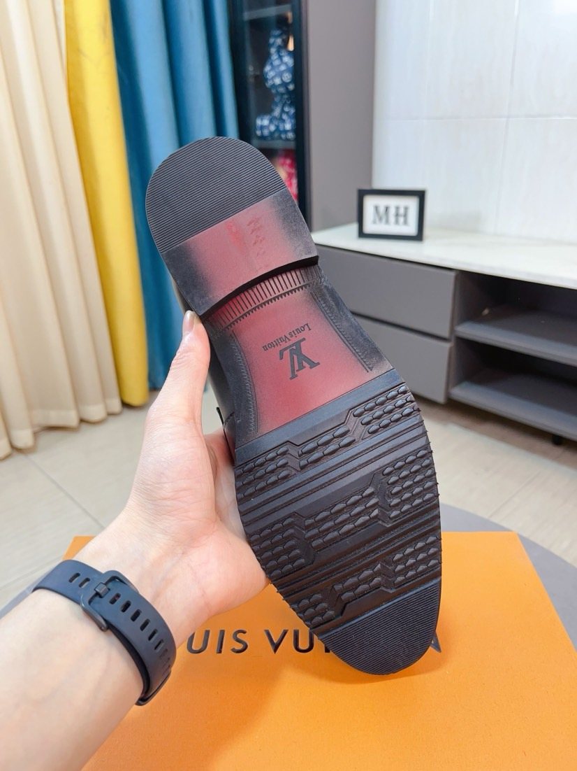 Louis Vuitton Black Textured Buckle Loafers — side