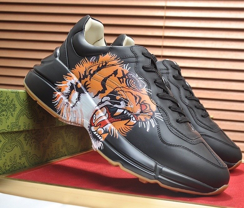 Gucci Tiger Graphic Low-Top Sneakers — front