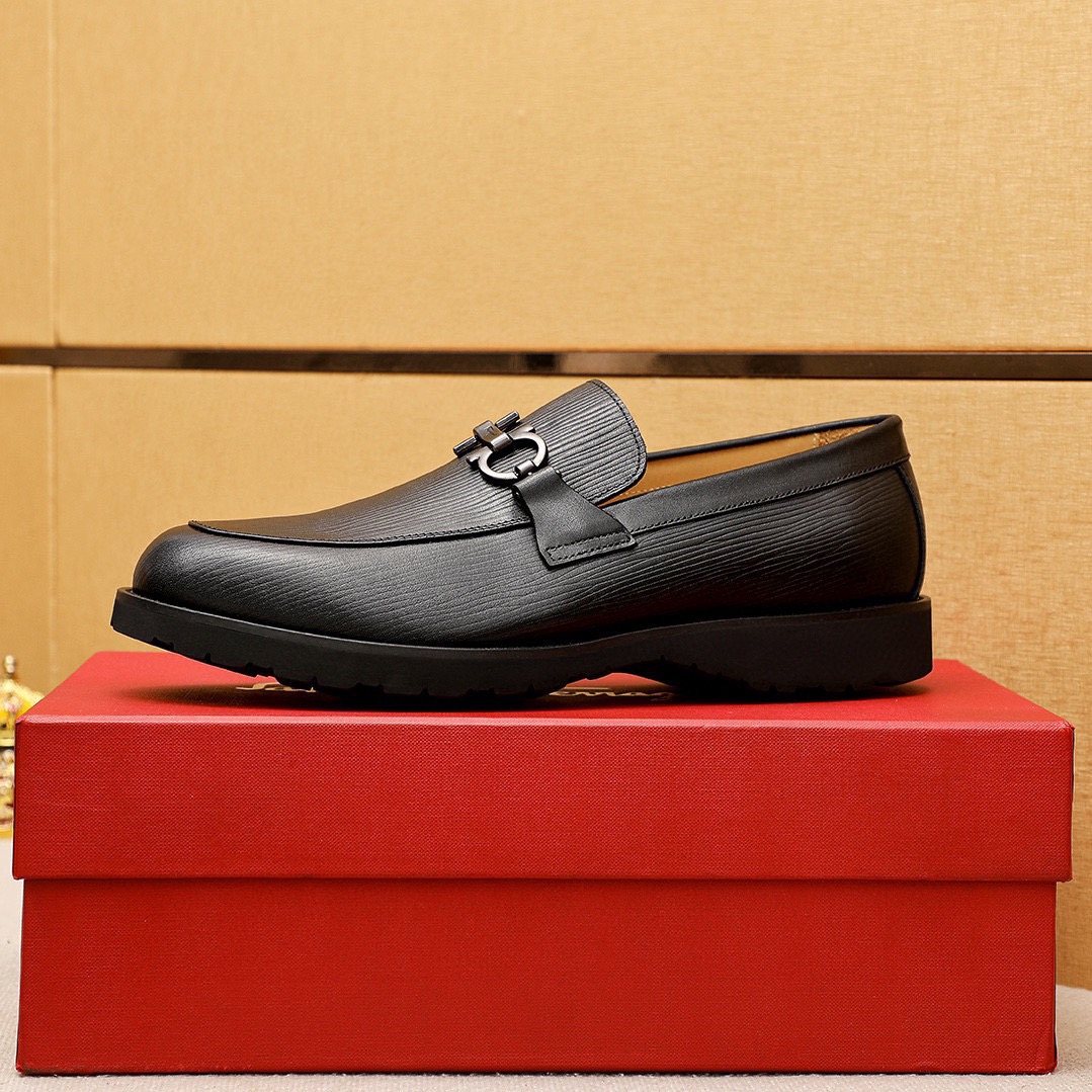 Ferragamo Black Textured Bit Loafers — side