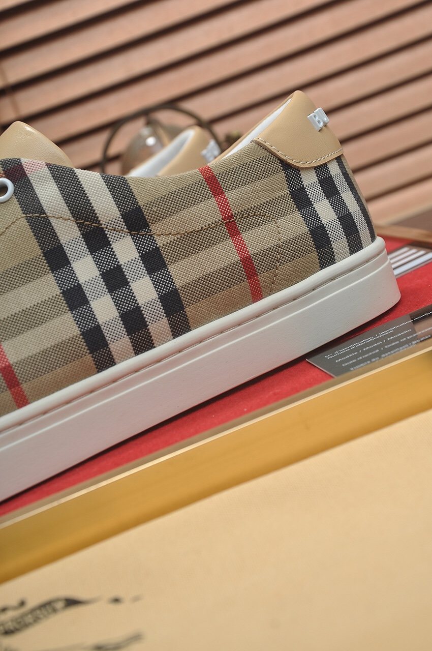 Burberry Beige Plaid Low-Top Sneakers — detail