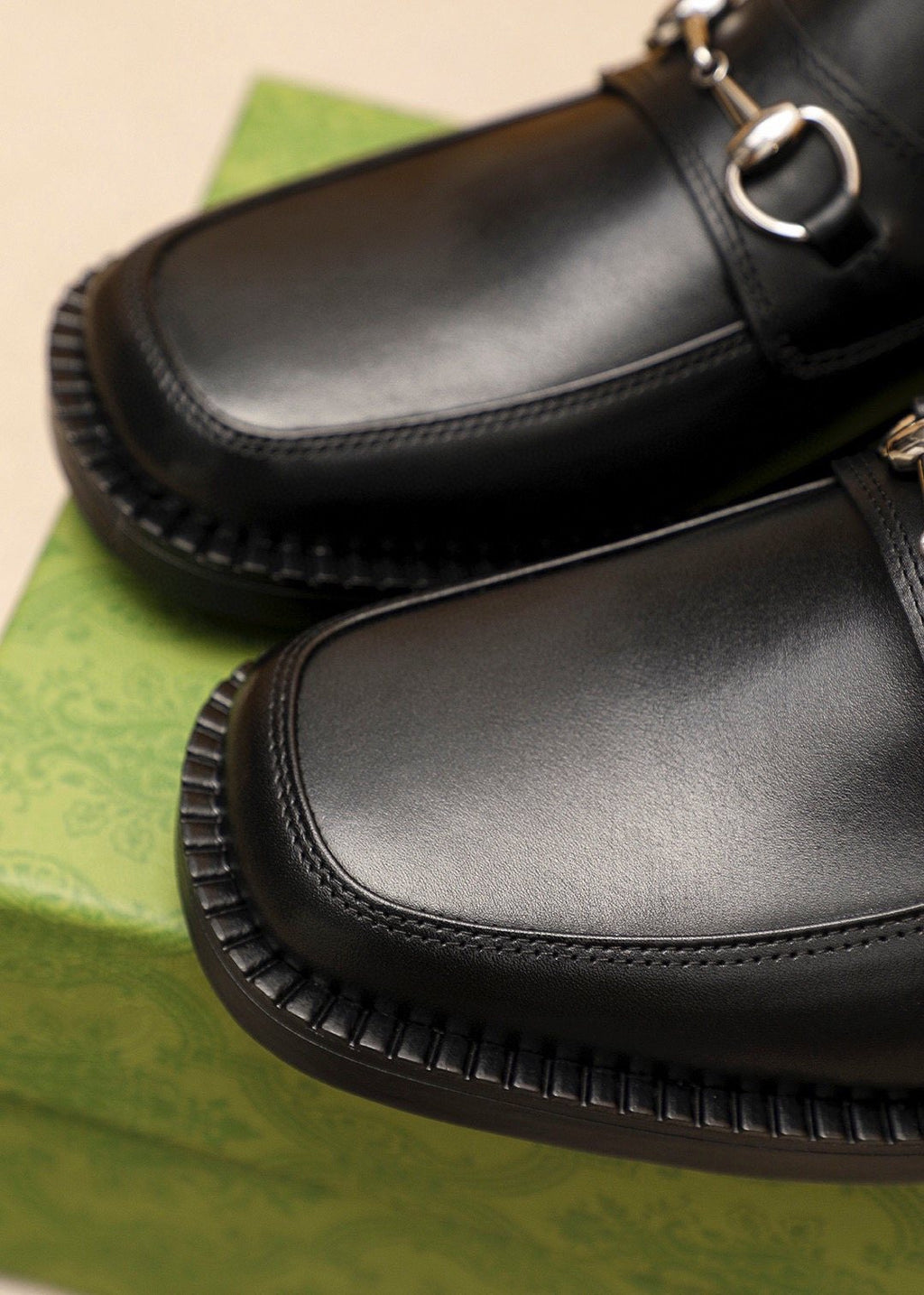 Gucci Black Horsebit-Style Leather Loafers — detail