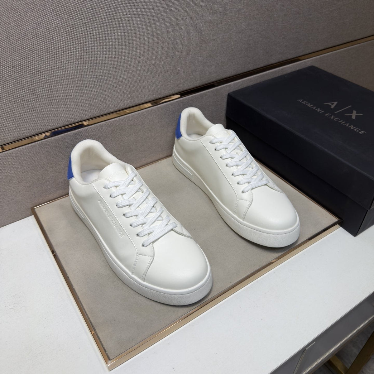 Armani Exchange Contrast Heel Low-Top Sneakers — front