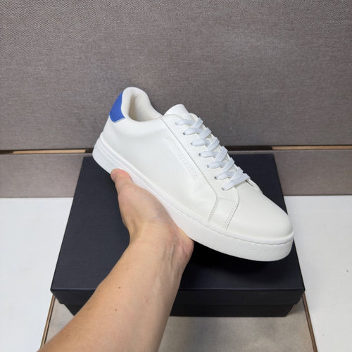 Armani Exchange Contrast Heel Low-Top Sneakers — model