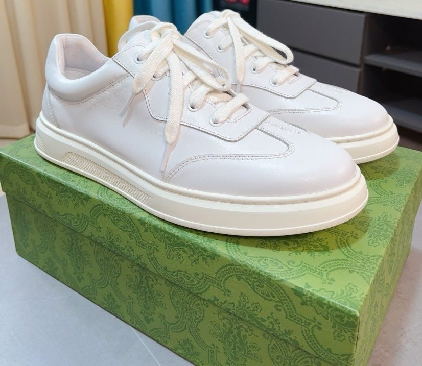Gucci Low-Top Lace-Up Sneakers — front