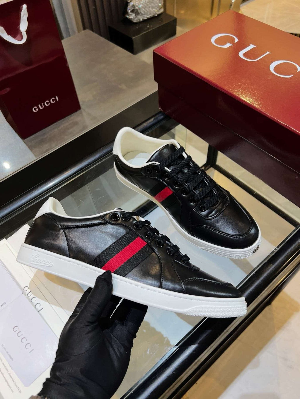 Gucci Green and Red Stripe Low-Top Sneakers — front