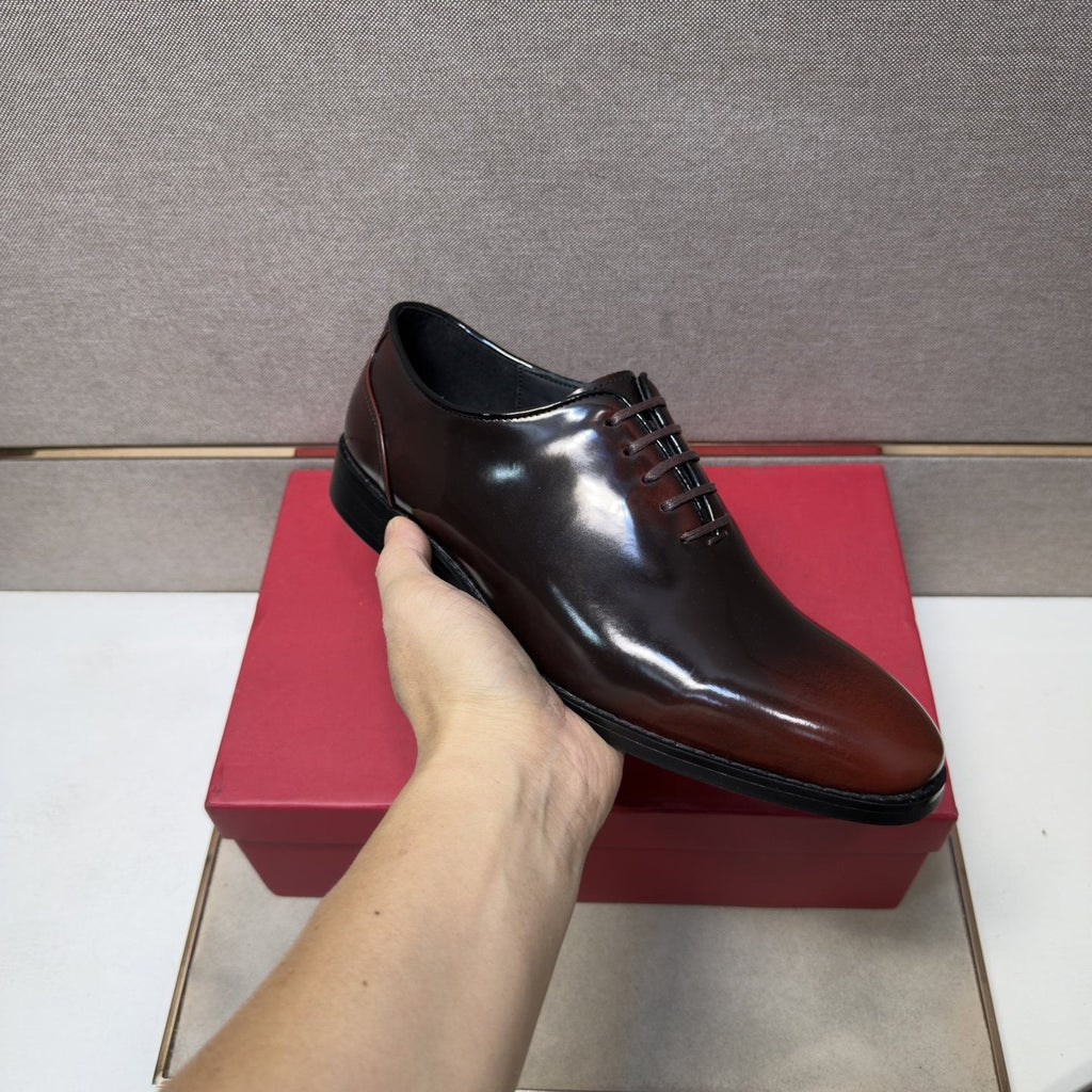 Ferragamo Men's Lace-Up Oxford Shoes — model