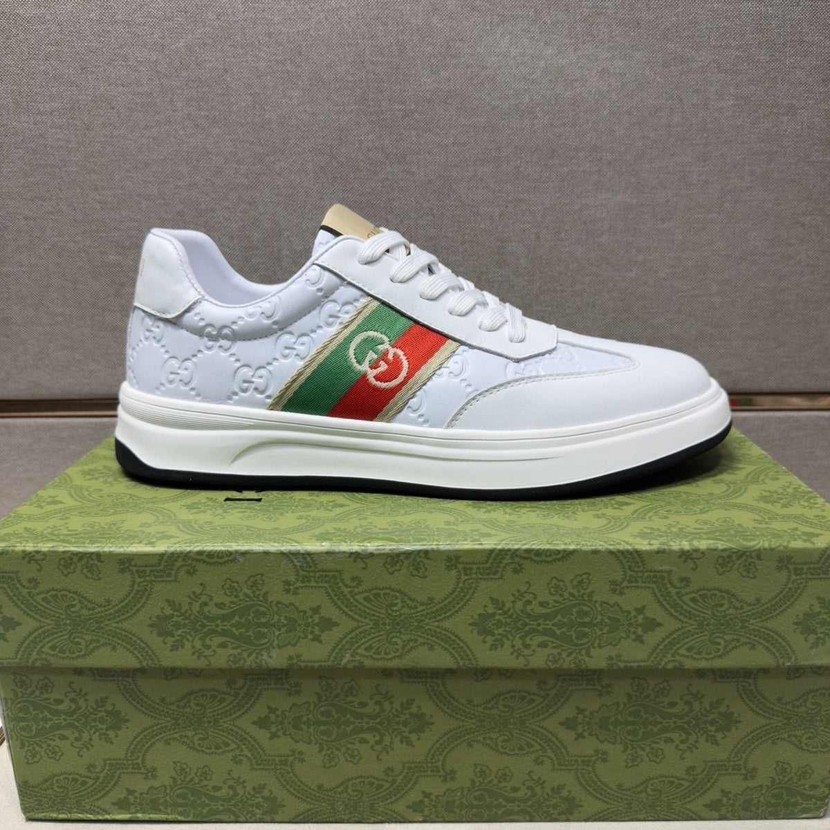 Gucci Green-Red Stripe Low-Top Sneakers — hero