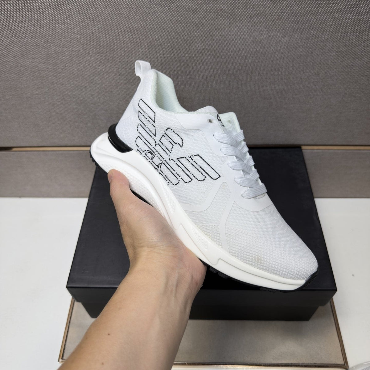 Emporio Armani Men’s Low-Top Sneakers — model