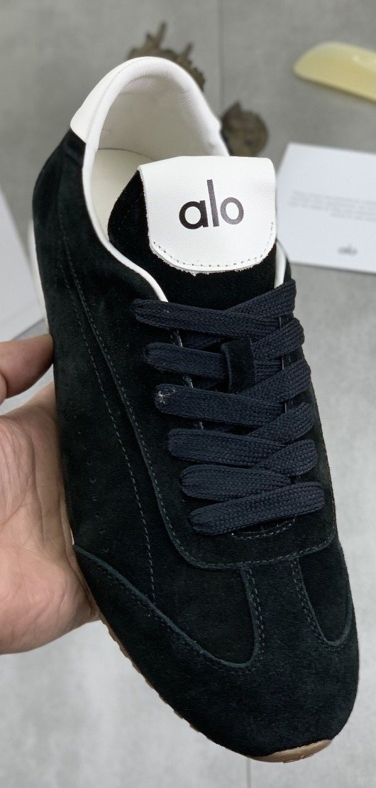 微商相册测试鞋子-Alo Gum Sole Low-Top Sneakers — front